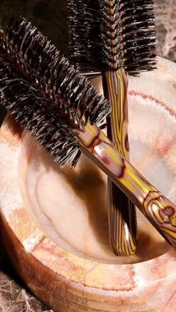 Oribe Large Round Brush -Oribe oribe3004113153 1674156877218 2 0. UX357 QL90