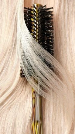 Oribe Medium Round Brush -Oribe oribe3004213153 1674156983014 2 0. UX357 QL90