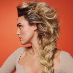 Oribe BRIGHT BLONDE SHAMPOO FOR BEAUTIFUL COLOR -Oribe s2439016 av 03 zoom