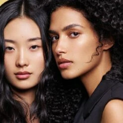 Oribe HAIR ALCHEMY STRENGTHENING MASK 18 Oribe HAIR ALCHEMY STRENGTHENING MASK -Oribe s2654788 av 7 zoom